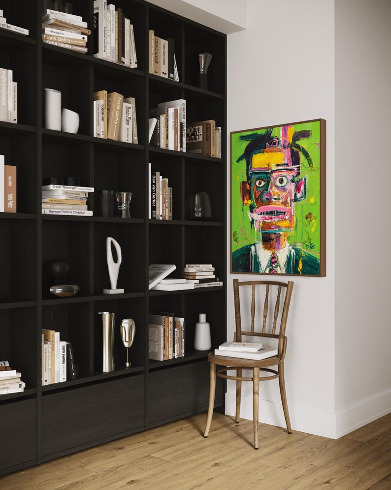 Puede incluir: Una estanter&iacute;a negra llena de libros y objetos decorativos. Una pintura abstracta colorida cuelga de la pared. Una silla de madera con libros est&aacute; colocada frente a la pintura.