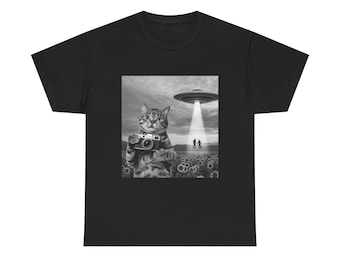 Funny Alien Cat Selfie T-Shirt | UFO Graphic Tee