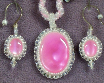 Pink shell Pendant necklace with matching earrings.