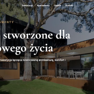 Puede incluir: Una página de inicio de sitio web para Aurelia Estates que muestra una casa moderna de dos pisos con paneles de madera y grandes ventanales. El texto dice Aurelia Estates, Inwestycja, Apartamenty, Galeria, Kontakt, Umów spotkanie, LUKSUSOWE APARTAMENTY, Miejsce stworzone dla wyjątkowego życia, Aurelia Estates to kameralna inwestycja łącząca nowoczesną architekturę, komfort i prestiżową lokalizację, y Poznaj inwestycję.