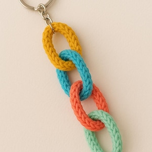 Easy Crochet Chain Keychain Pattern: Beginner Amigurumi Tutorial (PDF ...