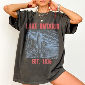 Lake Ontario est 1615 Comfort Colors® Vintage Shirt uit de jaren 90, Subtiel cadeau voor Democratisch Activisme, Retro Shirt met Grote Meren, Canada T-shirt