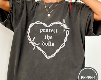 Protect the Dolls T-Shirt, Trans Rechte, LGBTQ Verbündete Geschenk, Queer Protest Shirt Anti-Trumpf demokrat Geschenk, Pride 2026 Shirt
