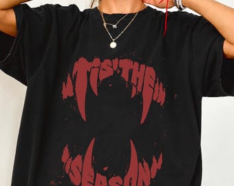 Halloween-Shirt mit Retro-Fangmotiv, Vintage-Shirt für die Gruselsaison, Gothic-Horror-T-Shirt, Geschenkidee für Fans dunkler Ästhetik
