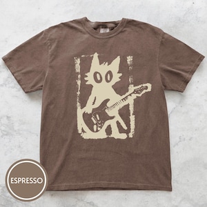 Camiseta de gato estrella de rock, camiseta vintage de gatito Y2K, camiseta de gato rock and roll, camiseta de gatito con guitarra eléctrica, regalo para amantes de la música grunge punk con temática de gatos. imagen 14
