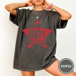 Camiseta vintage con estampado de boy bands, camiseta extragrande para festivales y giras de conciertos, atuendo para festivales de música, camiseta desgastada de verano para fiestas rave. imagen 7