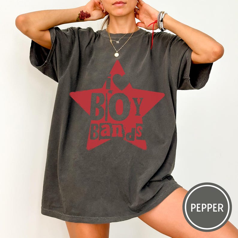 Camiseta vintage con estampado de boy bands, camiseta extragrande para festivales y giras de conciertos, atuendo para festivales de música, camiseta desgastada de verano para fiestas rave. imagen 7