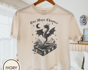 „Nur noch ein Kapitel“-Crop-Top, Drachen-Buchliebhaber-Shirt, Fantasy-Leser-Crop-Top, Shirt für Leseratten, Geschenkidee für Bücherwürmer