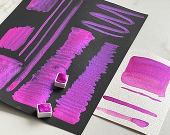 Magenta Flare Shift – Acuarela brillante hecha a mano (media pastilla)