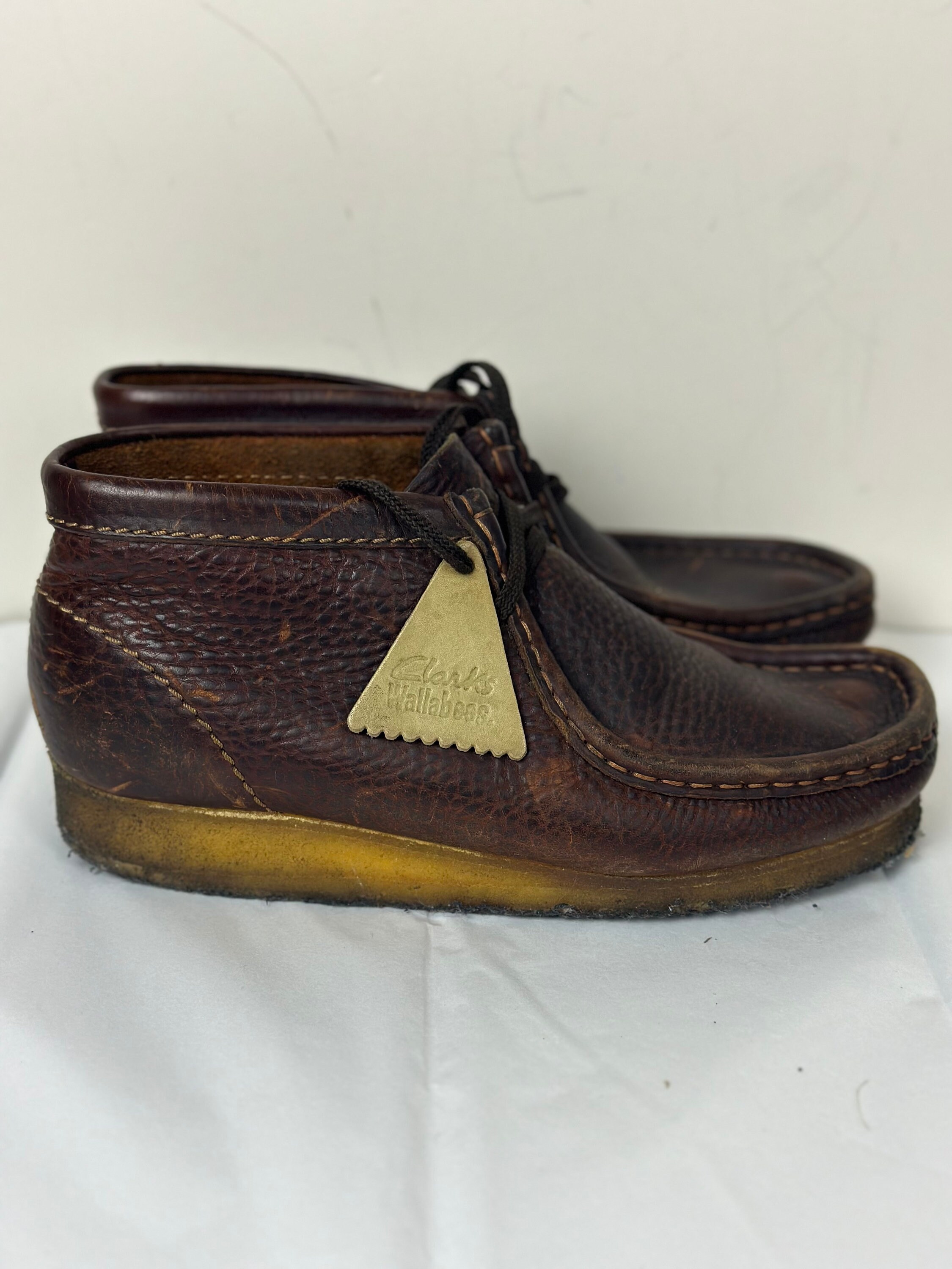 Brown leather wallabee clarks 2025