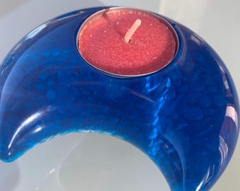 Moon-shaped candle holder made of resin and stone