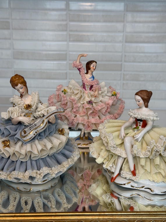 Dresden レース人形　花を愛でる貴婦人　大　アンティーク Dresden Lace Porcelain Dancing Lady Figurine – Victorian German