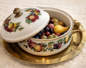 Vintage Regency Club Enamelware Covered Casserole Dish with Fruit Motif, Vintage Kitchen Decor