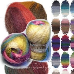 Könnte beinhalten: Zwei Knäuel Alize Angora Gold Garn, eines in einem mehrfarbigen Streifenmuster und das andere in einer einfarbigen braunen Farbe. Das Garn ist weich und flauschig, und die Knäuel sind mit dem Markennamen "Alize" und dem Garnnamen "Angora Gold" gekennzeichnet. Im Hintergrund befinden sich 24 Farbmuster des Garns.