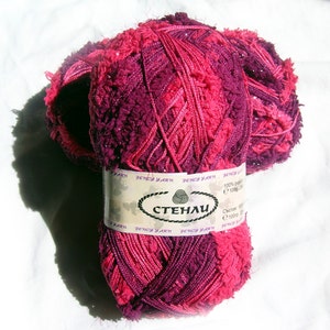 Filato fantasia. Multicolore, variegato con filo glitterato. Filato Panda. Color bacca, fucsia, viola prugna, magenta, vino di gelso, bordeaux.