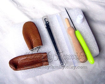 Felting Set:  Wool Felt Tools. 7 Felting Needles, 1 Wooden Needle, Handle Holder, Accessories