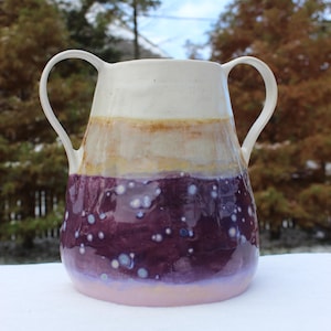 Handgjord keramisk vas med två handtag – Dekorativ och funktionell keramik