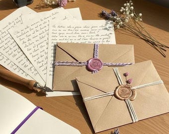Lettre commémorative de calligraphie personnalisée avec cachet de cire et fleurs séchées - Cadeau de sympathie personnalisé dans une enveloppe en papier kraft - Lettre du ciel