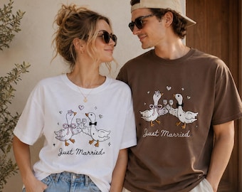 Just Married Goose Sweatshirt, Matching Couple Sweatshirts, Newlywed Gift, Bride and Groom Sweater, Wedding Honeymoon Shirt, Cute Goose
