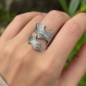 Silverpläterad mässingsring, abstrakt, oxiderade brutalistiska skulpturala smycken