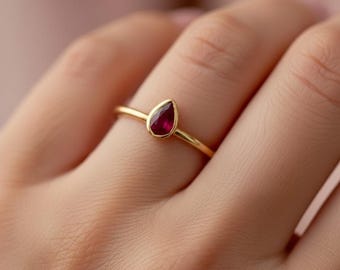 ルビーリング、14Kゴールド誕生石リング、ミニマリストな女性用ピンキープロミスリング、7月の誕生石ハンドメイドジュエリー、クリスマスや誕生日のギフト