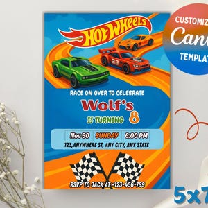 Op de afbeelding: Aanpasbare Canva-sjabloon voor een uitnodiging met een Hot Wheels-thema. De uitnodiging toont drie speelgoedauto's die racen op een oranje baan tegen een blauwe achtergrond. De tekst luidt "Race on over to celebrate Wolf's 8th Birthday". Afmetingen: 12,7 x 17,8 cm.
