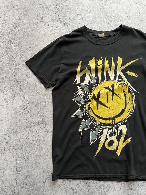 Blink 182 Rock Band T-shirt Graphic Print Mens Size M Black Gildan