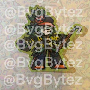 Può includere: Un adesivo raffigurante un personaggio stilizzato con una combinazione di colori verde, arancione e nero. Il personaggio tiene in mano un bastone e presenta un design dettagliato. Lo sfondo è un motivo a spirale con il testo "@BvgBytez" ripetuto.