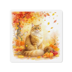 Könnte beinhalten: Aquarellillustration einer flauschigen, orangefarbenen Katze, die zwischen Kürbissen und fallenden Herbstblättern sitzt. Die Katze hat langes Fell und ist von einer warmen, herbstlichen Farbpalette aus Orange, Gelb und Rot umgeben.