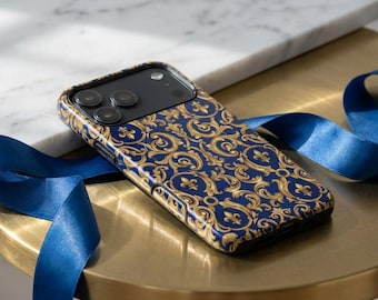 Luxe barok telefoonhoesje met magnetisch en stootbestendig patroon en fleur-de-lis in blauw en goud.