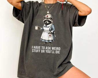 Rolig sjuksköterska-T-shirt | Tvättbjörnssjuksköterska-T-shirt | Presentidé för sjukvårdspersonal | Vintage medicinsk humor-T-shirt | Konstiga saker-citat-T-shirt