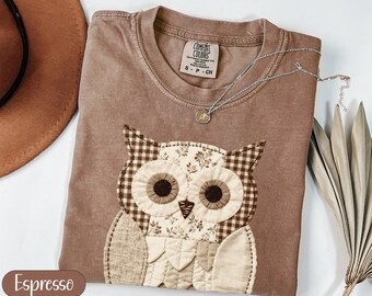 Faux Patchwork Eule T-Shirt, gestepptes Waldtier T-Shirt, Gingham rustikales Eulen-Liebhaber-Shirt, Cottagecore Naturgeschenk