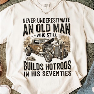 Underskatta aldrig gammal man Hot Rod T-shirt, klassisk bilbyggare sjuttiotalet T-shirt, vintage mekaniker bilälskare gåva, garagearbete