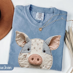 Camiseta com estampa de porco em patchwork falso, camiseta com cabeça de animal de fazenda acolchoada, camiseta rústica com estampa floral xadrez para amantes de porcos, presente estilo fazenda cottagecore