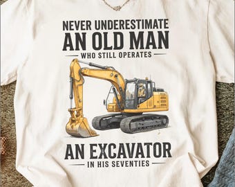 Never Underestimate An Old Man Who Operates An Excavator T-Shirt | Funny Construction Worker Grandpa Birthday Gift for Dad | Vintage Style