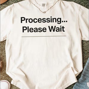 T-shirt wordt verwerkt, even geduld a.u.b. grappig technisch shirt, T-shirt computer laden, cadeau nerdy programmeur, data science-kleding, unieke graphic top