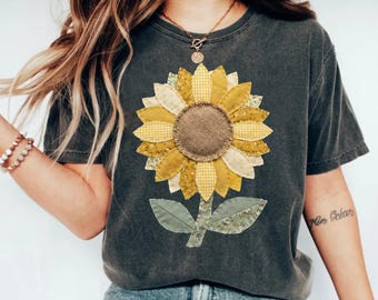 Faux Patchwork Sonnenblume T-Shirt, rustikales Blumenmuster, Cottage Kern Bekleidung, gelbe Gingham Blume, Frühling Sommer Natur Liebhaber Geschenk