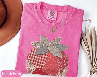 Faux Patchwork Strawberry T-Shirt, Quilted Farmhouse Berry Tee, Rustic Gingham Floral Design, Cottagecore Aesthetic, Vintage Print,