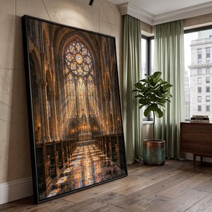 Puede incluir: Una gran obra de arte mural rectangular enmarcada que representa el interior de una catedral gótica con columnas de piedra, bancos de madera y un destacado rosetón de vidrieras. Una cálida luz dorada atraviesa el cristal e ilumina el suelo.