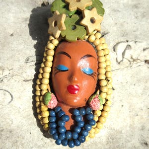 Broche vintage de cerámica con cara de mujer de los años 40