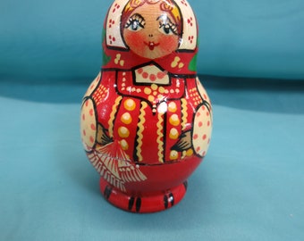 Vintage Matryoshka Nesting Dolls