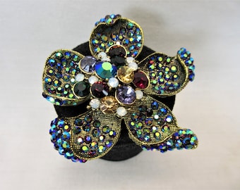 Superbe broche fleur strass Aurora