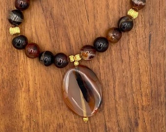 Brown Agate Beaded Necklace with Oval Agate Pendant
