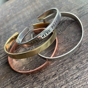 Pulseira personalizada com carimbo manual - Alumínio, prata esterlina, cobre ou latão