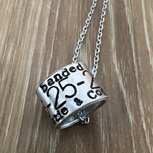 Colar personalizado estilo faixa de pato - Alumínio estampado à mão - Nome personalizado do bebê, presente de aniversário para ela