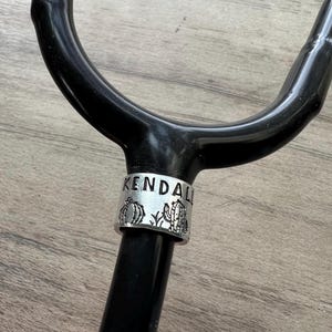 Handgestempelter Wüsten Stethoskop ID Tag - Benutzerdefiniertes Geschenk für die Krankenschwester