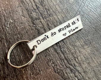 Porte-clés en aluminium estampé à la main : cadeau « Don't do Stupid Sh*t »