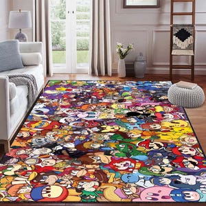 Può includere: Un tappeto rettangolare con bordo nero, ricoperto da un vivace collage di personaggi dei cartoni animati. Il design presenta una moltitudine di personaggi colorati, creando un motivo vivace e accattivante. Il tappeto è probabilmente realizzato in un materiale morbido.