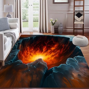 Puede incluir: Una alfombra rectangular con un llamativo diseño de fosa ardiente. La alfombra presenta una mezcla de colores naranja, rojo y azul, creando una representación visual de una erupción volcánica o un abismo de fuego. La alfombra está colocada sobre un suelo de madera.