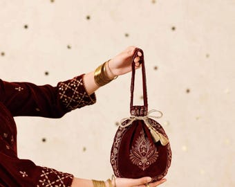 Bolsita bordada de terciopelo burdeos / Trabajo de zardosi gota